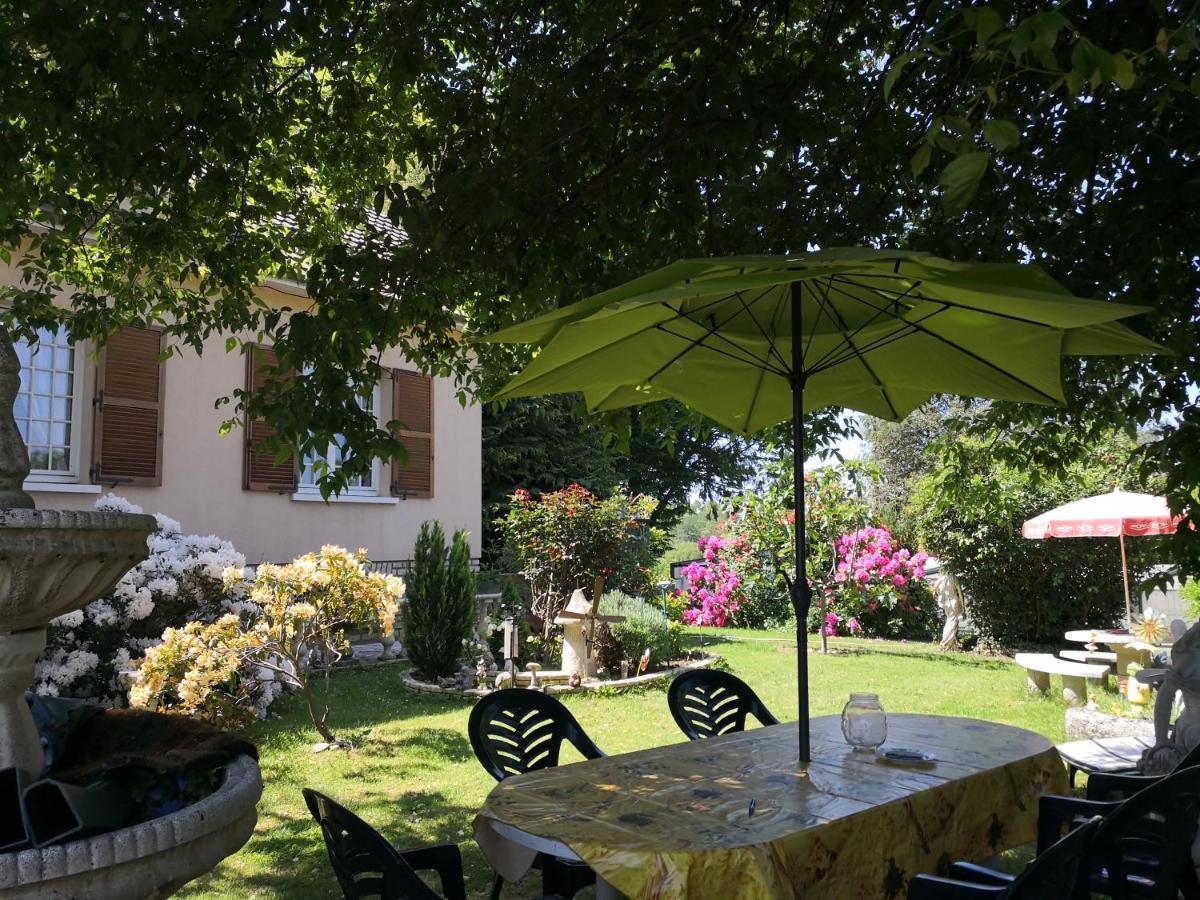 Au Jardin Fleuri Bed & Breakfast Secondigny Ngoại thất bức ảnh