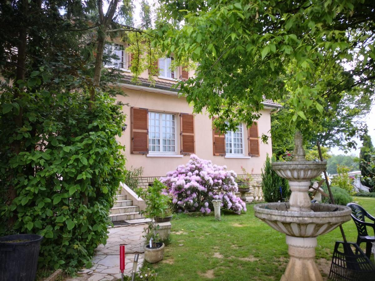 Au Jardin Fleuri Bed & Breakfast Secondigny Ngoại thất bức ảnh