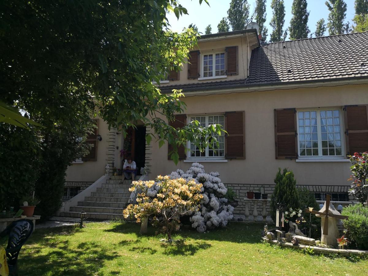 Au Jardin Fleuri Bed & Breakfast Secondigny Ngoại thất bức ảnh