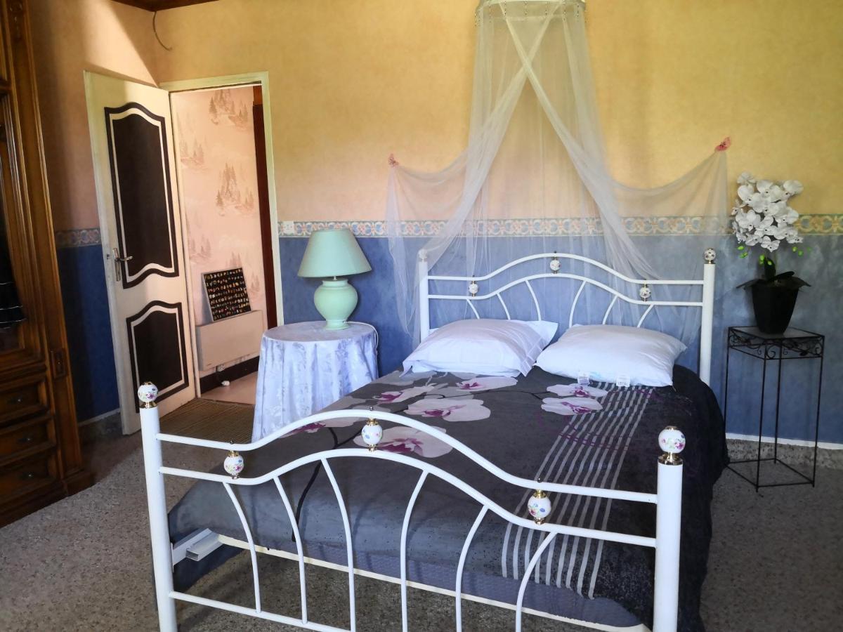 Au Jardin Fleuri Bed & Breakfast Secondigny Phòng bức ảnh
