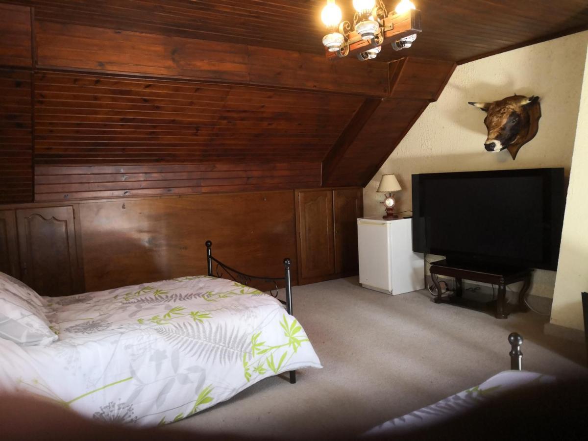 Au Jardin Fleuri Bed & Breakfast Secondigny Ngoại thất bức ảnh