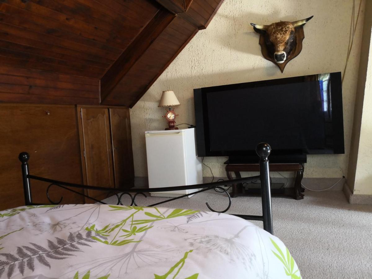 Au Jardin Fleuri Bed & Breakfast Secondigny Ngoại thất bức ảnh